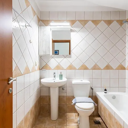 Mani Stone Majlinda - Tranquil Getaway Gem Holiday home Riglia