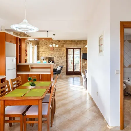 Mani Stone Majlinda - Tranquil Getaway Gem * Rínglia