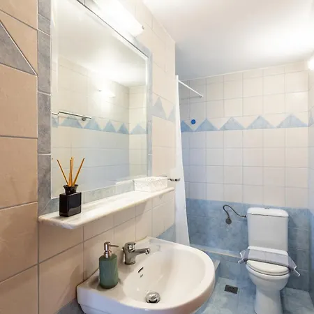 Mani Stone Majlinda - Tranquil Getaway Gem *