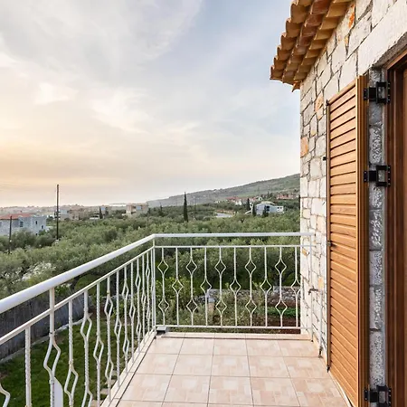 Mani Stone Majlinda - Tranquil Getaway Gem *