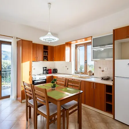 Nyaraló Mani Stone Majlinda - Tranquil Getaway Gem Rínglia