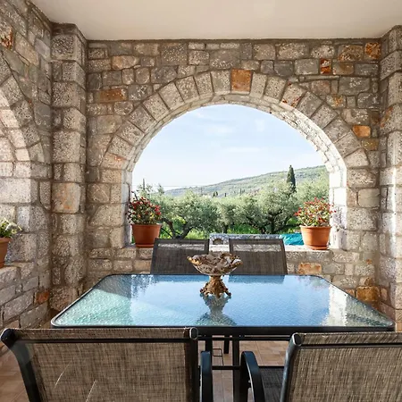Mani Stone Majlinda - Tranquil Getaway Gem Holiday home Riglia