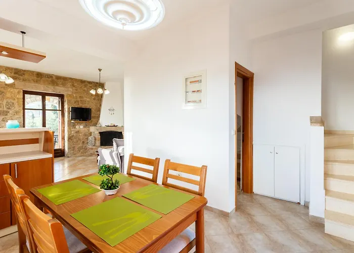 Vakantiehuis Mani Stone Majlinda *