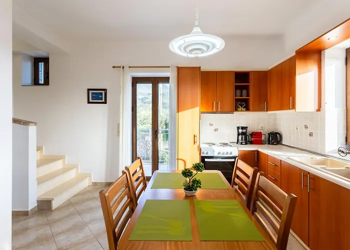 Mani Stone Majlinda Vakantiehuis Riglia